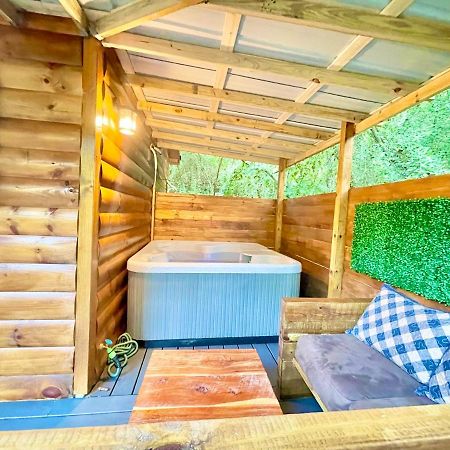 New Tiny Cabin Hot Tub Firepit Fenced Yard Sevierville Exterior photo