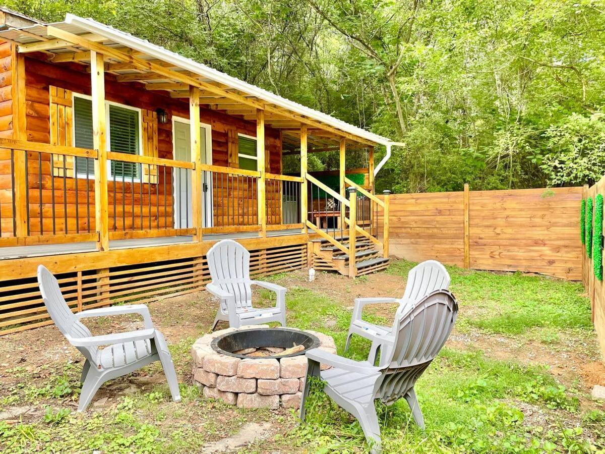 New Tiny Cabin Hot Tub Firepit Fenced Yard Sevierville Exterior photo